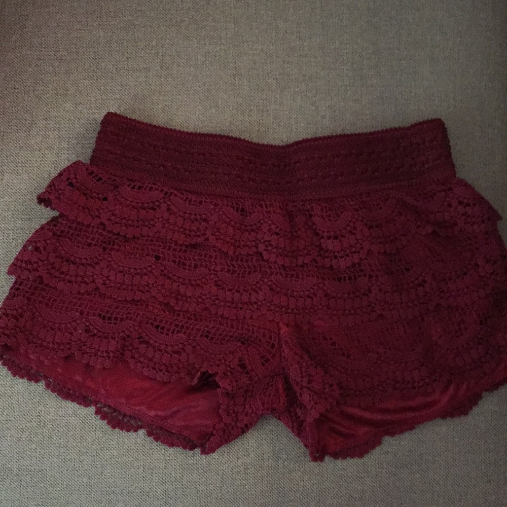Ruffle Short-Shorts